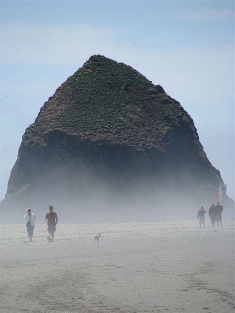 Haystack Rock, Cannon Beach, OR | Cannon beach, Favorite places ...