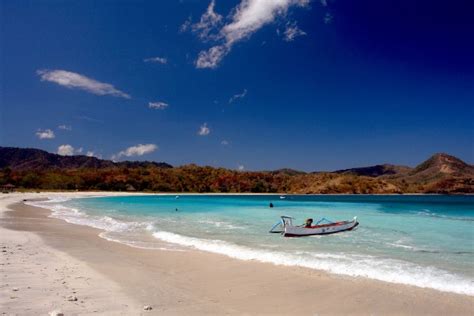 Pantai Maluk Destinasi Wisata Memukau Di Sumbawa Barat