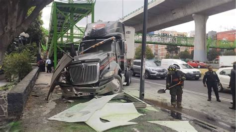 Tr Iler Choca Contra Puente Peatonal En Perif Rico Sur La Silla Rota