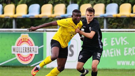 Fußball Bezirksliga Ost FC Töging gegen SB DJK Rosenheim Bilder vom