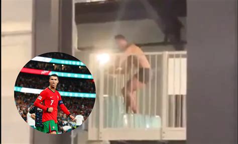 Cristiano Ronaldo Se Divierte En Tobog N De Agua Antes Del Partido