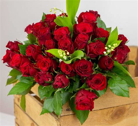 Bouquet De Roses Rouges Et Brins De Muguet Livraison 24h