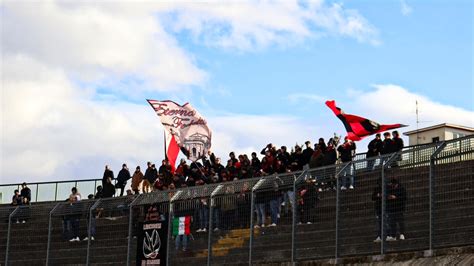 Problemi Di Agibilit Curva Sud Dello Stadio Biondi Chiusa