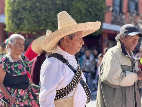 Desfilan En Pedro Escobedo Por Aniversario De La Revoluci N Mexic