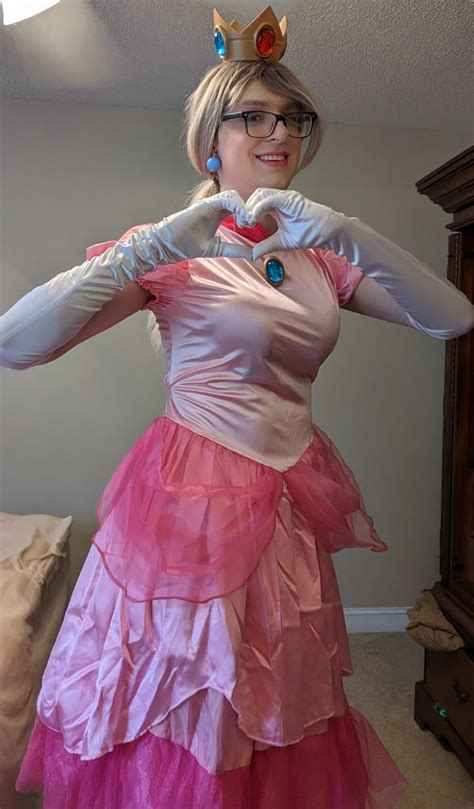 My Princess Peach Cosplay Is Complete 🥰👑 🍑 Rcrossdressing