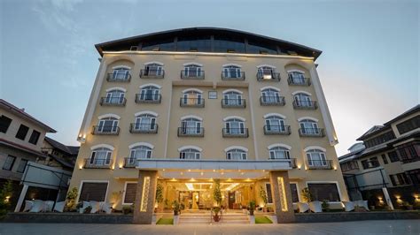 Palm Spring Luxurious Hotel In Srinagar Youtube