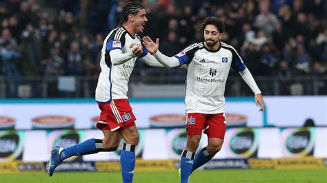 Hsv Bezwingt Schalke Ausw Rts Bleibt An Der Spitze Dran