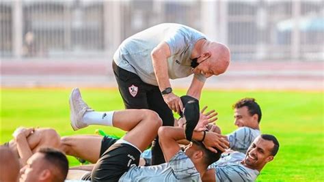 فيريرا يعقد جلسة مطولة مع روقا ونيمار على هامش مران الزمالك