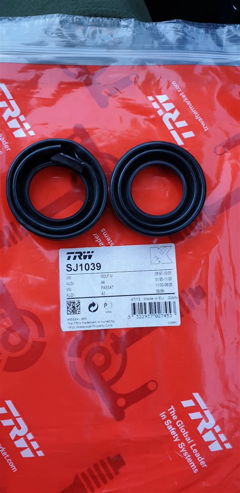 pylnik na zadniy support mazda  gj mazda   gj