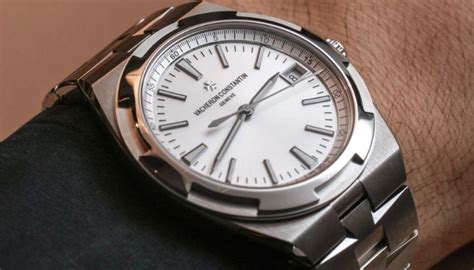 เทียบชั้นนาฬิกาสปอร์ตหรู Vacheron Constantin Overseas กับ Audemars