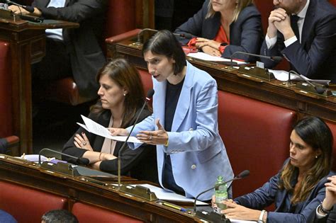 Salario Minimo La Maggioranza Sterilizza La Discussione In Aula E Vota