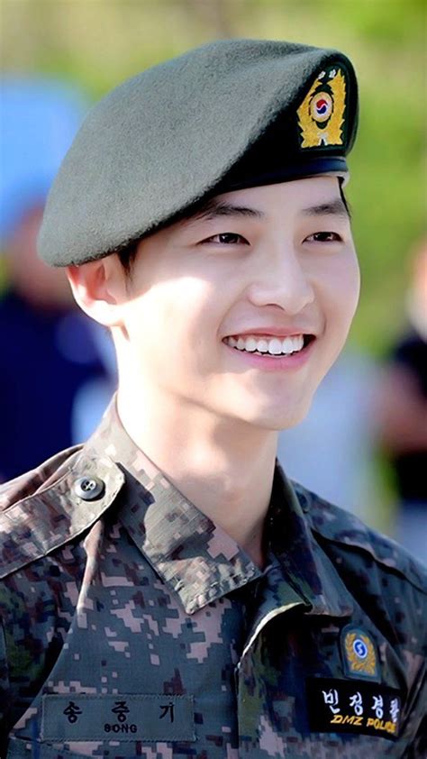 Artis Korea Ganteng Song Joong Ki