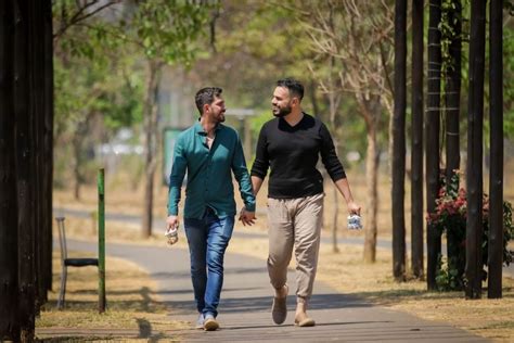 Nascem gêmeos de casal gay do DF que fertilizou óvulo de parente Metrópoles