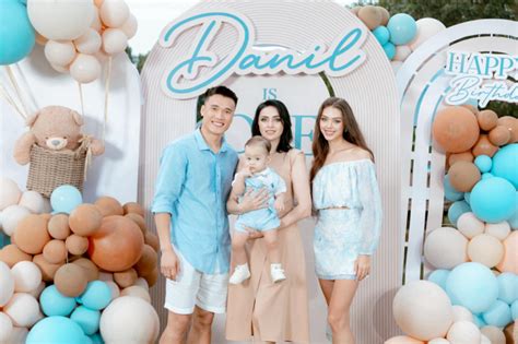 Mẹ vợ Tây của Bùi Tiến Dũng diện bikini khoe chân dài miên man nhan