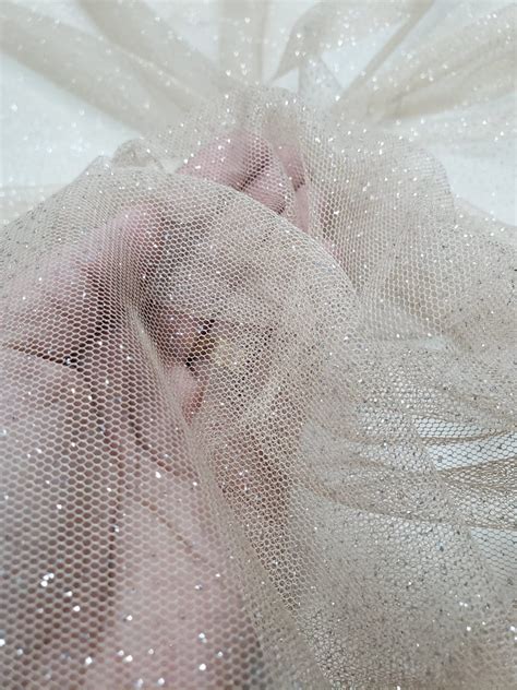 Tule 2º Pele Iluzione Nude Glitter Prata SóTecidos Todo site em 12x sem Juros