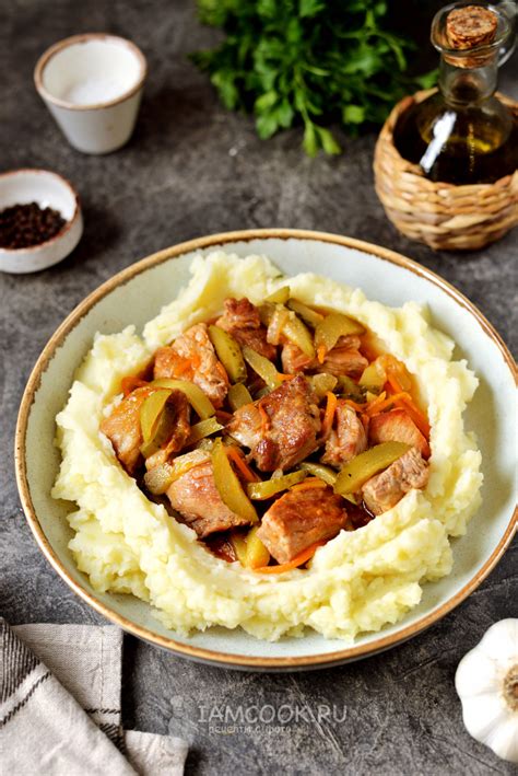 Азу с маринованными огурцами (из свинины) — рецепт с фото пошагово