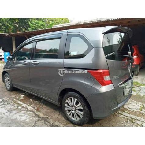 Mobil MPV Honda Freed PSD 2013 Bekas Full Original Siap Pakai Nominus