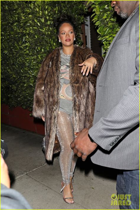 Pregnant Rihanna Rocks Fur Coat For Dinner In Santa Monica Photo