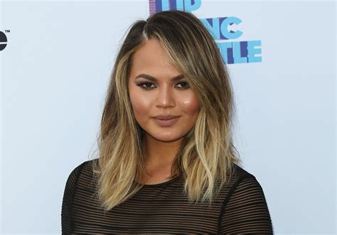 Chrissy Teigen Stripped Down For A Nude Selfie In Honor Of Her Friend Glamour