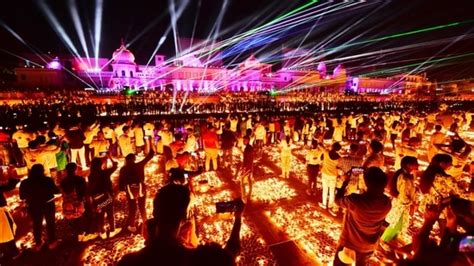 Diwali 2021: Ayodhya glitters with diyas as state observes Deepotsav | Hindustan Times