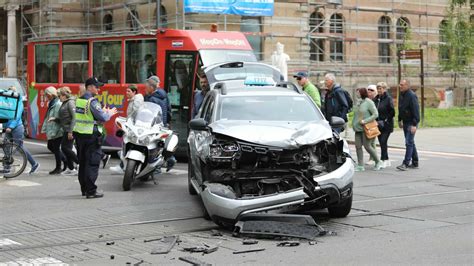 Video Kr I Lom U Centru Zagreba Sudarila Se Dva Taksija Tramvajski