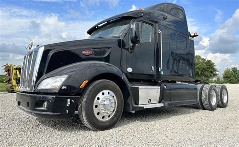 2022 Peterbilt 587