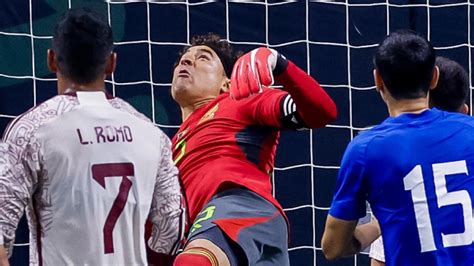 Medio mexicano apuntó que Guillermo Ochoa ha recibido más de mil goles