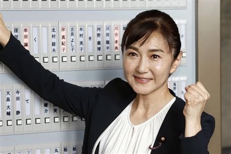 生稲晃子参議院議員とおニャン子クラブの元メンバーたちの“シアワセ比べ”｜newsポストセブン