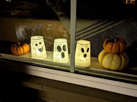 Easy Glowing Ghost Halloween Craft - Raise Curious Kids