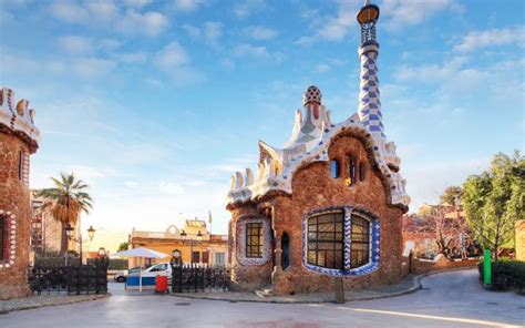 Complete Gaudi Tour Casa Batlló Skip the Line Park Guell Sagrada