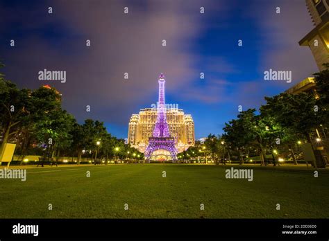 Macao Parisian Hotel At Night Stock Photo Alamy