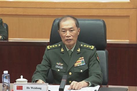 【中國兩會】軍委副主席何衛東誓言打擊「虛假作戰能力」 火箭軍原政委徐忠波再露面似已平安 上報 國際