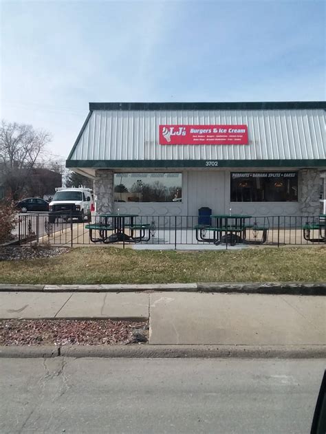 Lj S Burgers And Ice Cream Restaurant 3702 2nd Ave Des Moines Ia 50313 Usa