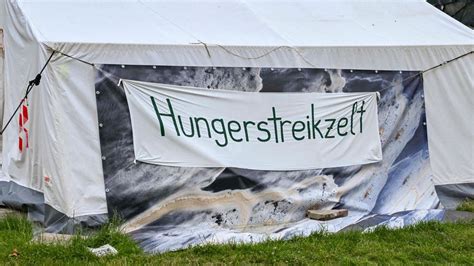 Lebensgefährlicher Hungerstreik in Berlin vorerst pausiert STERN de