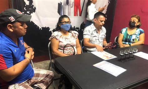 Denuncian A Maestra Por Presunto Fraude De Plazas En Atoyac