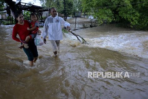 Gorontalo Utara Bantu Warga Terdampak Banjir Republika Online