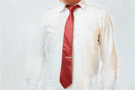 How to Wear a Tie Clip: 5 Steps - wikiHow