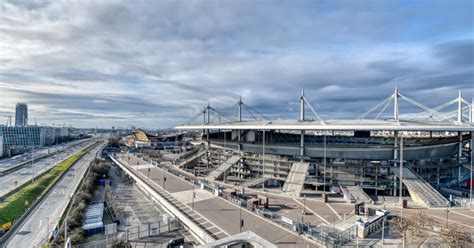 Football Le Psg Candidat Au Rachat Du Stade De France