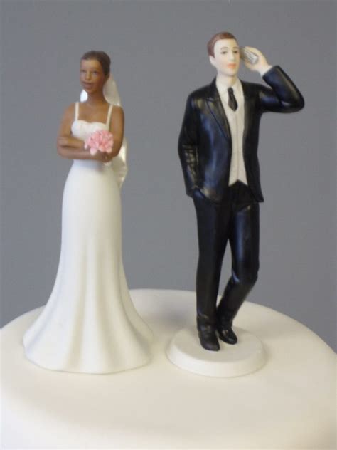 50 Funniest Wedding Cake Toppers Thatll Make You Smile [pictures]