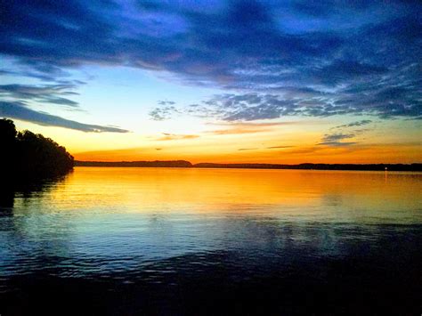 Taken at buggs island lake in VA/NC. : r/pics