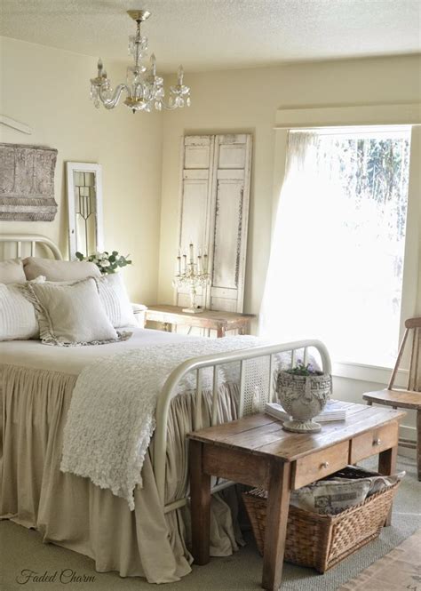 Vintage Farmhouse Bedroom Decor - The Perfect Way To Get Cozy