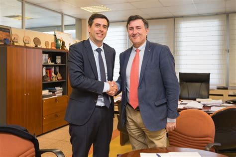 Microsoft Realiza Un Acuerdo Con La Consejer A De Educaci N De Cantabria