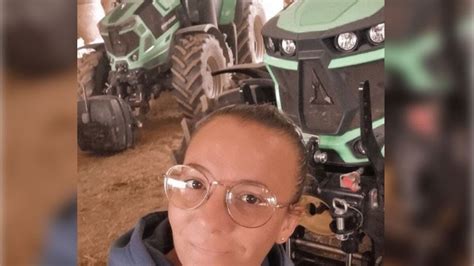 Agricultrice Et Sa Fille Tu Es Dans Lari Ge Une Marche Blanche Pour