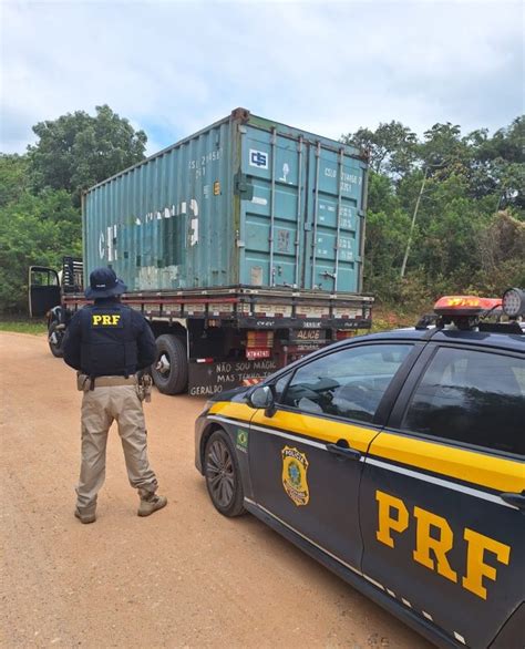 Caminhão furtado na BR 101 é recuperado minutos depois pela PRF em