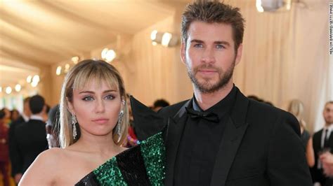 Liam Hemsworth Solicita El Divorcio De Miley Cyrus Cnn