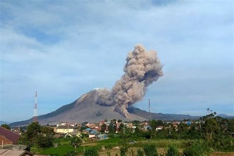 Gunung Sinabung Di Kabupaten Karo Kembali Meletus Satu Harapan