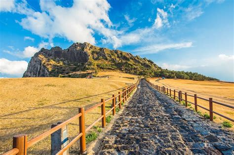 제주 성산일출봉 한 폭의 수채화 같은 아름다움이 펼쳐지는 곳 Go Guides