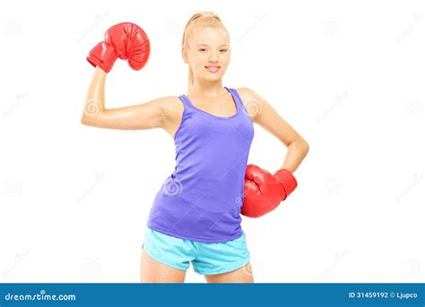 Boxeador De Sexo Femenino Feliz Con La Presentaci N Roja De Los Guantes