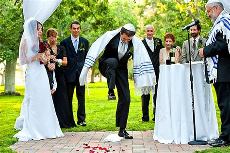 25 Odd Wedding Traditions and Customs from Around the World