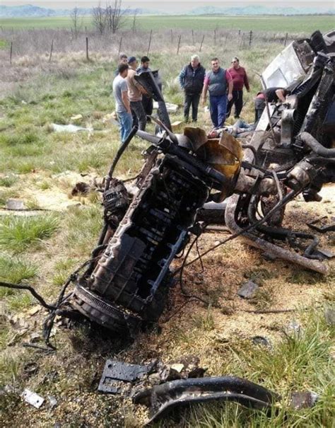 Un transportista murió en un impresionante choque entre dos camiones